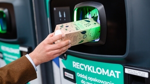 Opakowania kartonowe również mogą trafić do recyklomatów